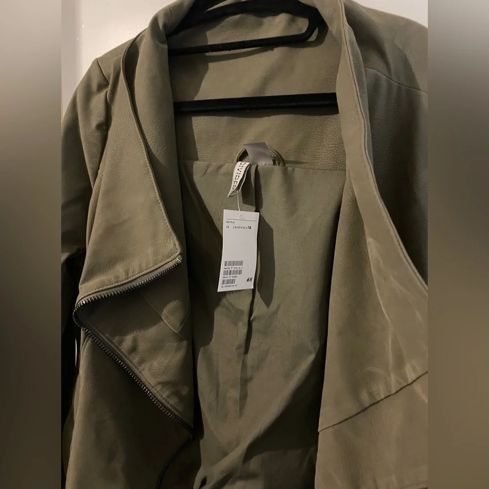 Jacket - Picture 3 of 4